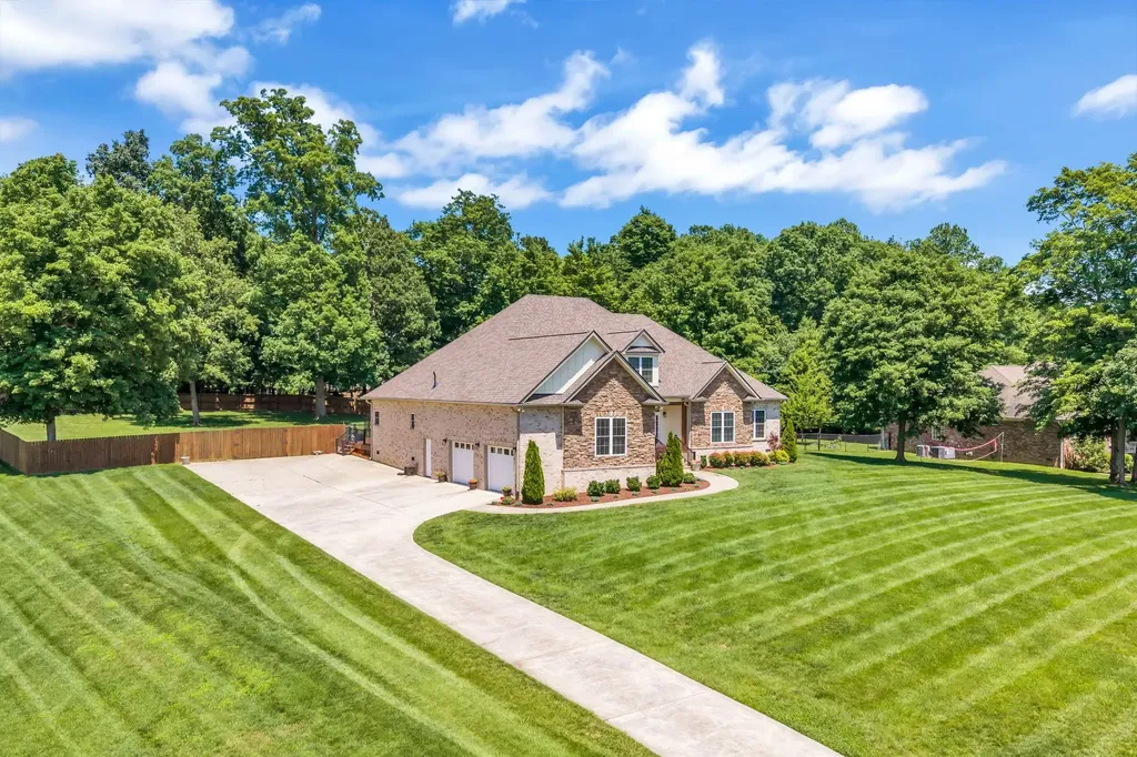 111 Bryton Court Burns TN 37029
