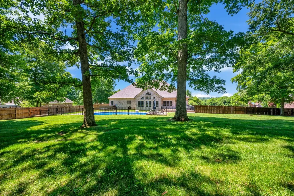 111 Bryton Court Burns TN 37029
