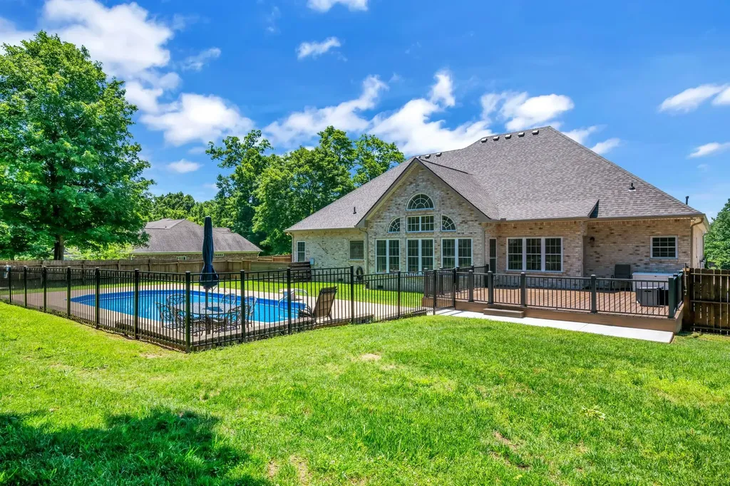 111 Bryton Court Burns TN 37029