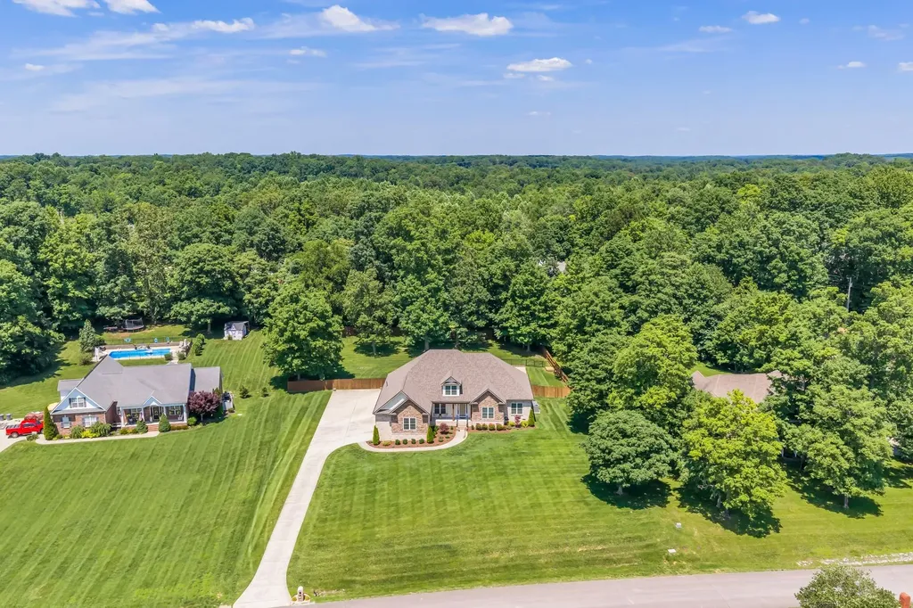111 Bryton Court Burns TN 37029