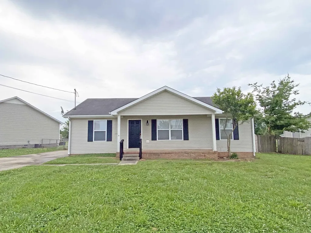 104 Waterford Drive Oak Grove KY 42262