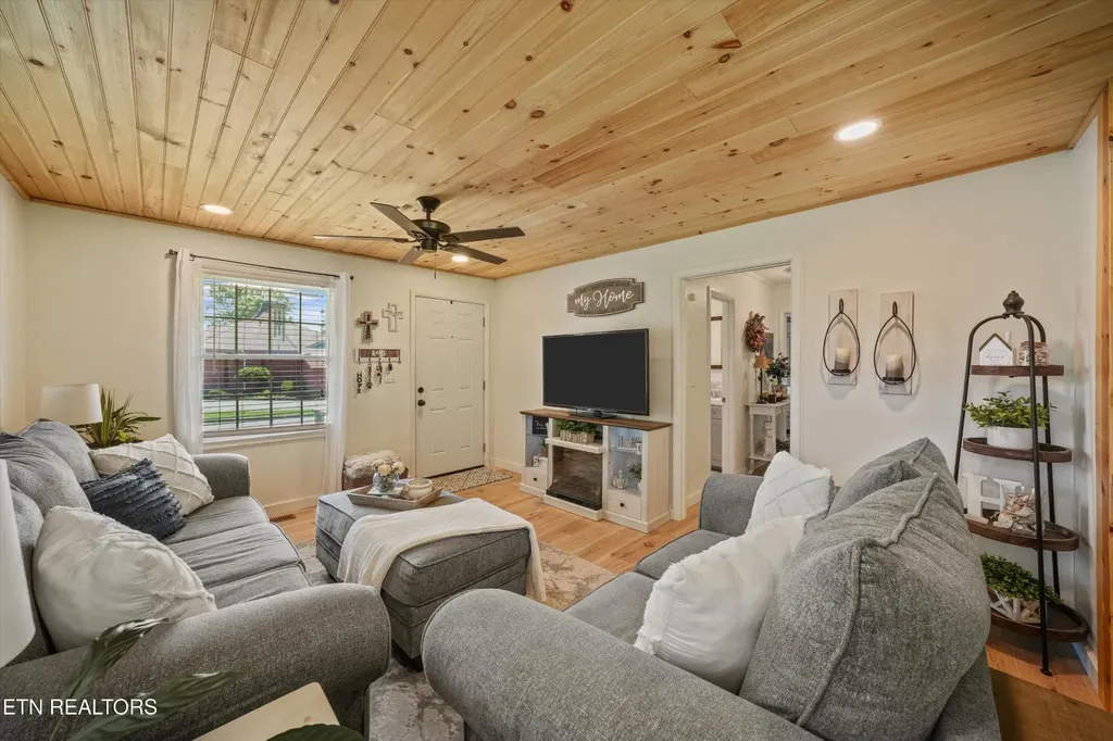 636 Robertsville Road Oak Ridge TN 37830