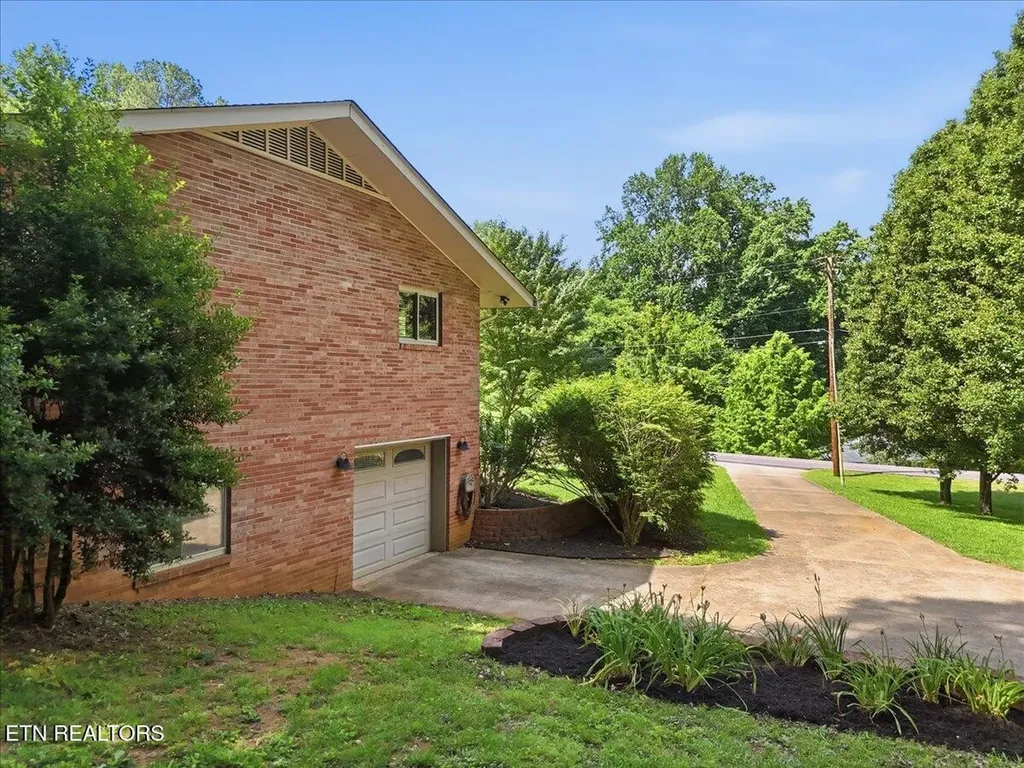 3304 SW Timberlake Drive Knoxville TN 37920