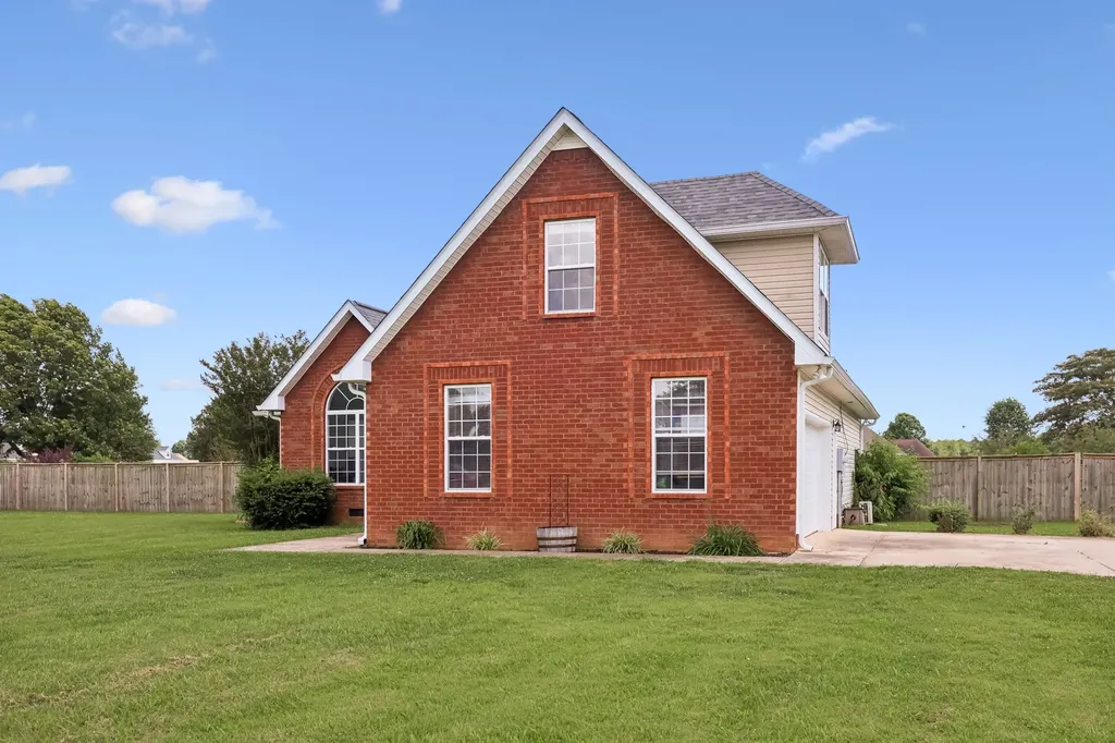 1991 Young Lane Chapel Hill TN 37034
