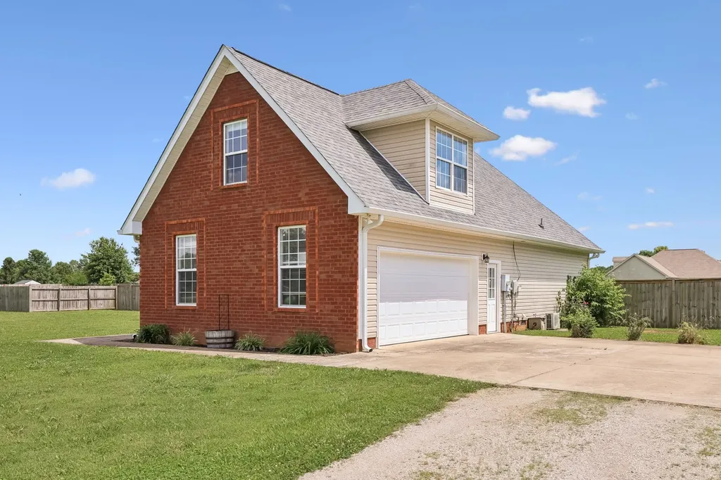 1991 Young Lane Chapel Hill TN 37034