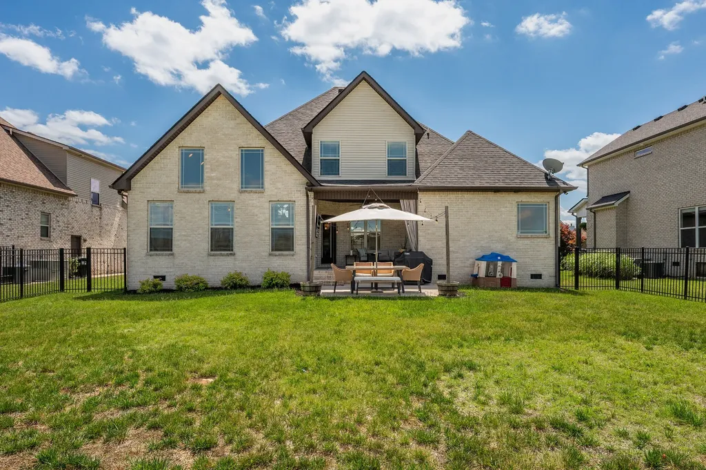5033 Lady Thatcher Drive Murfreesboro TN 37129