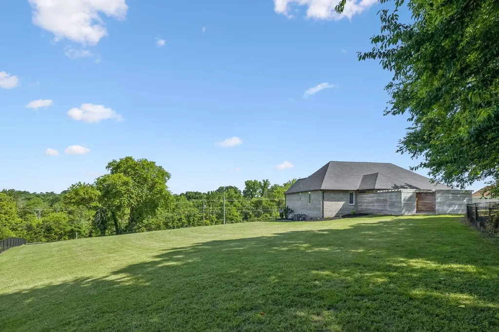 1001 Lock 4 Road Gallatin TN 37066