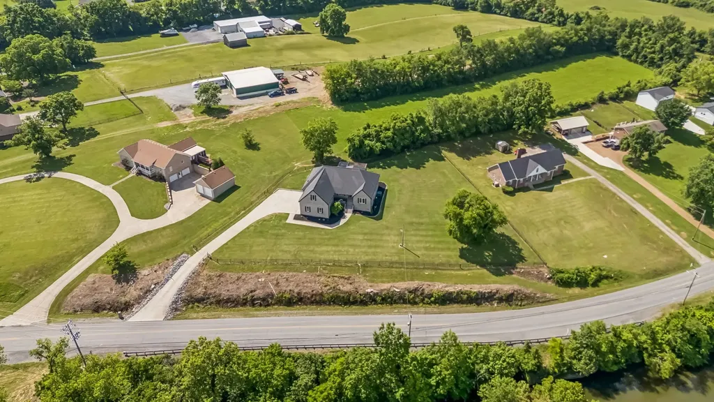 1001 Lock 4 Road Gallatin TN 37066