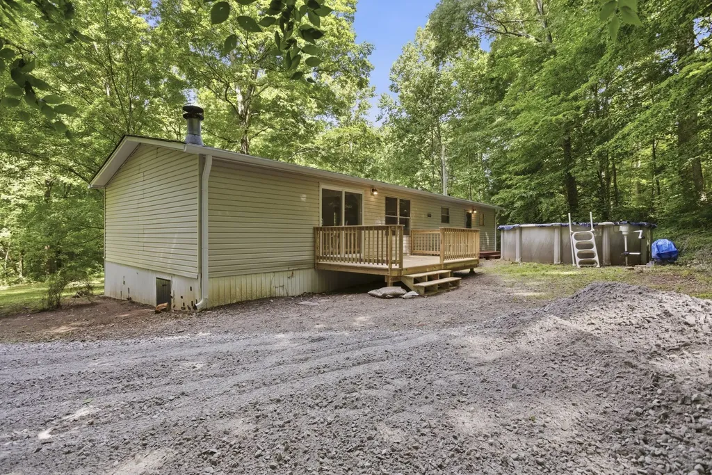 565 Clint Flowers Road Mc Ewen TN 37101