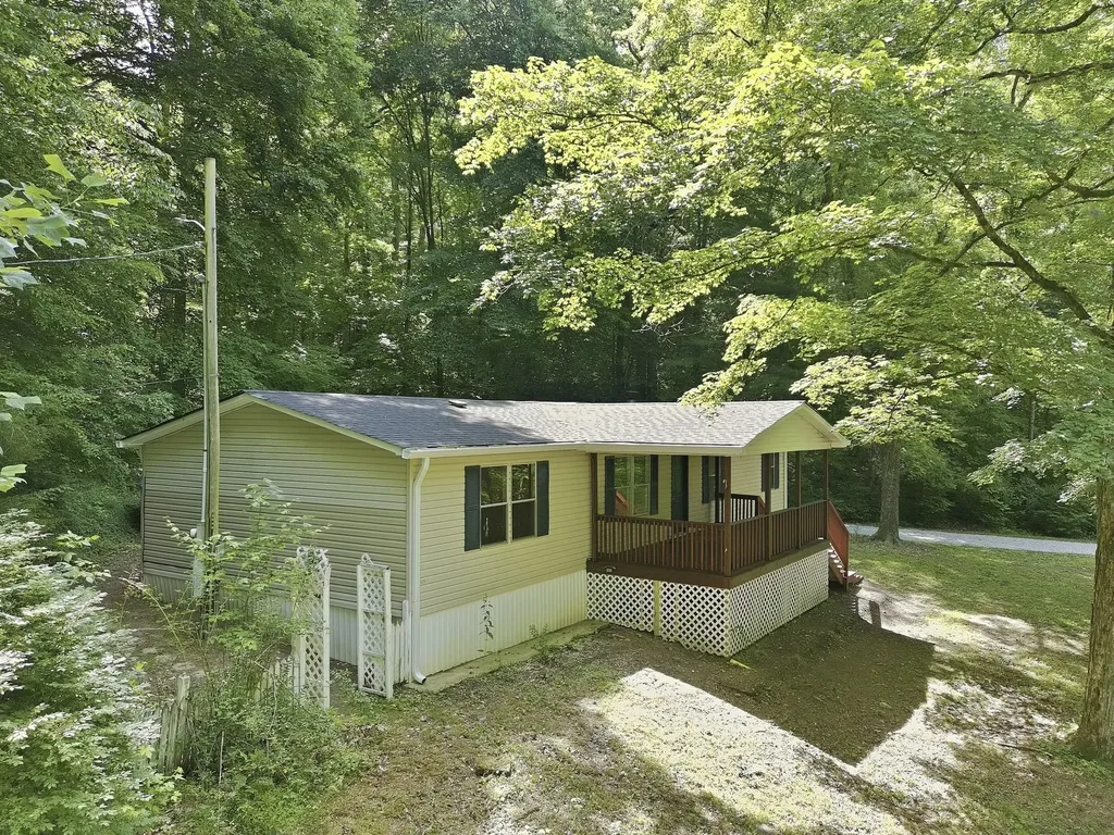 565 Clint Flowers Road Mc Ewen TN 37101