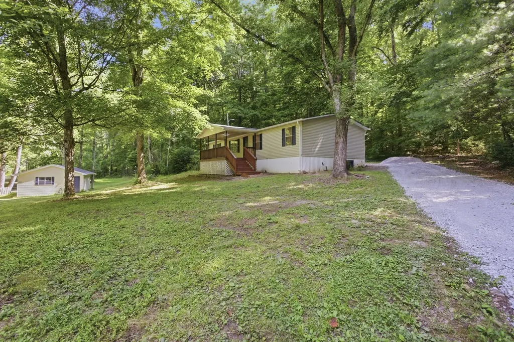 565 Clint Flowers Road Mc Ewen TN 37101