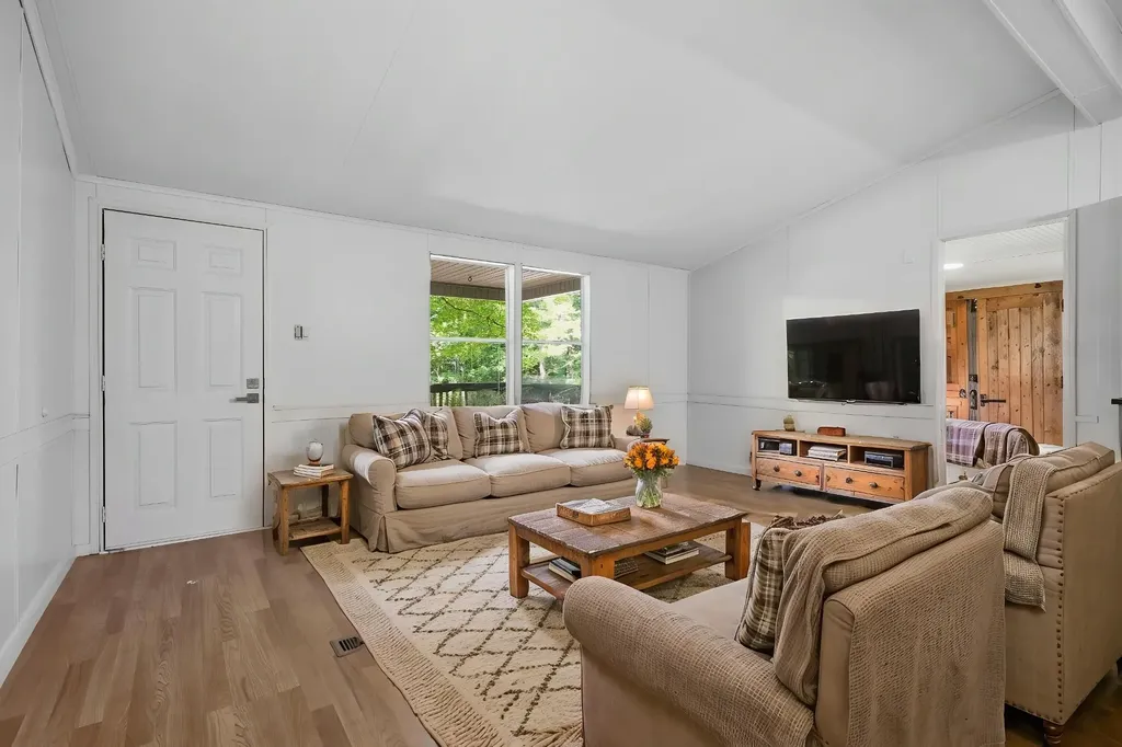 565 Clint Flowers Road Mc Ewen TN 37101