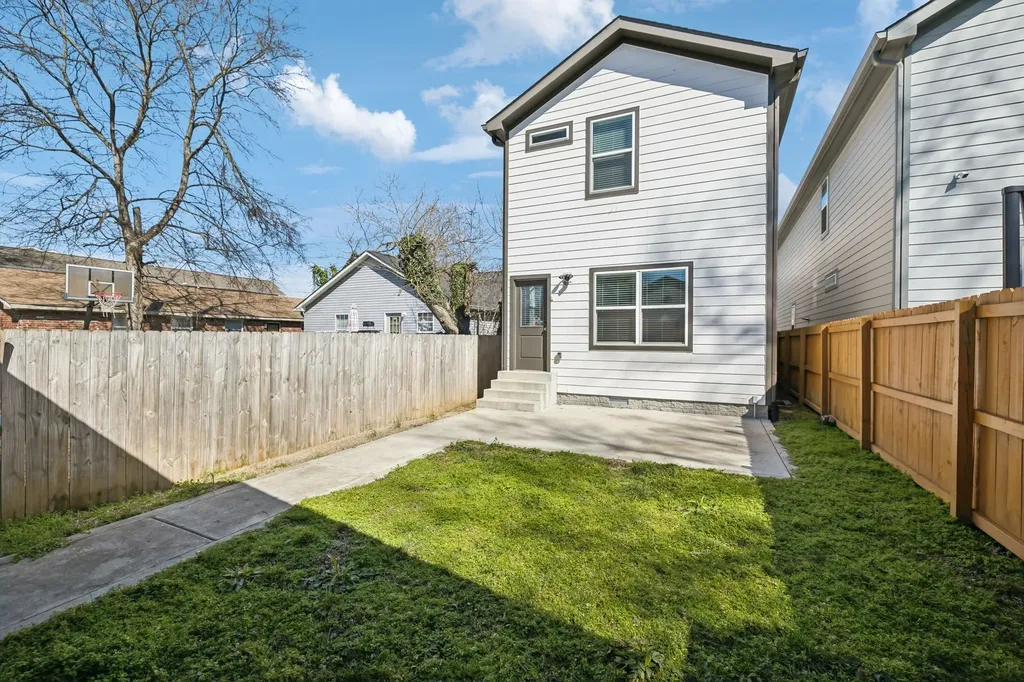 1609B 9th Ave, N Nashville TN 37208