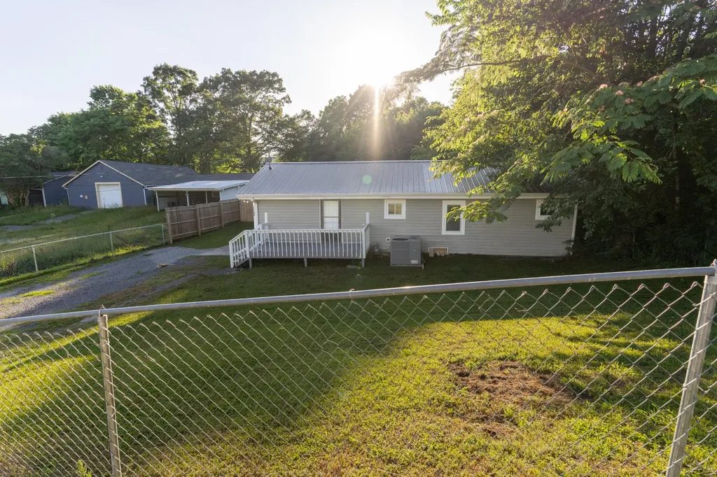1568 Perry Street, SE Cleveland TN 37311