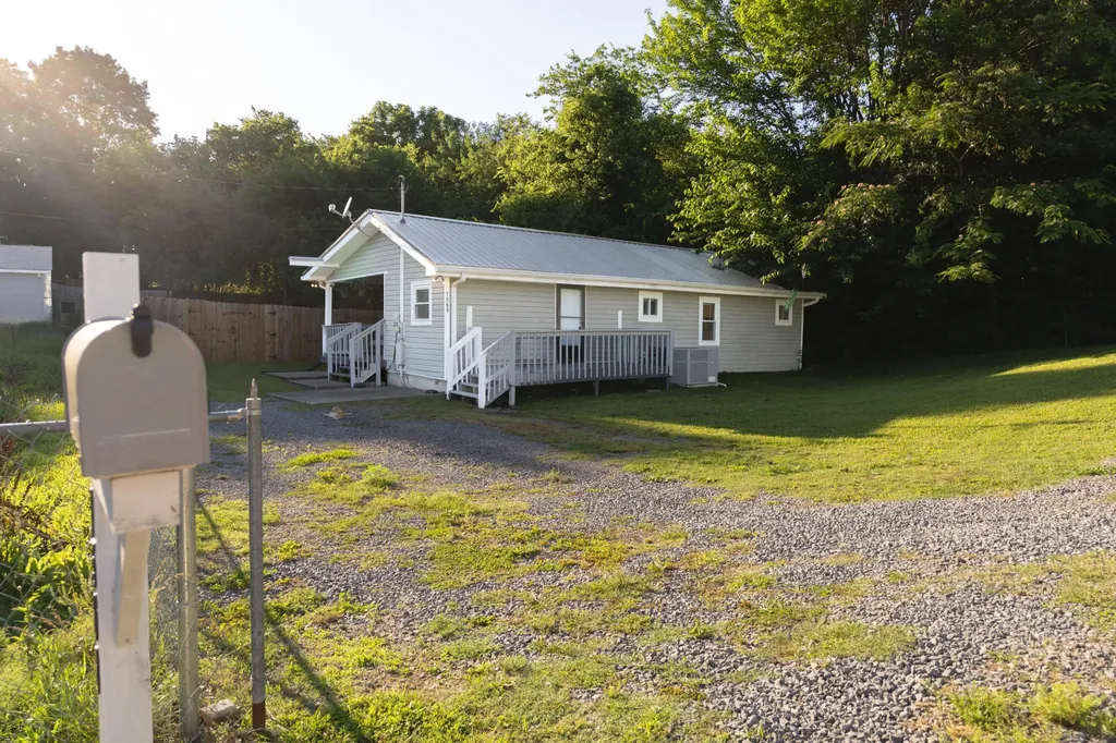 1568 Perry Street, SE Cleveland TN 37311
