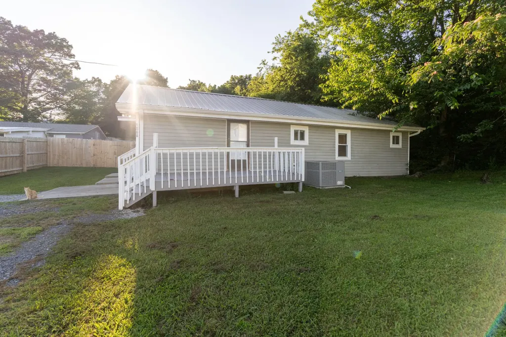 1568 Perry Street, SE Cleveland TN 37311