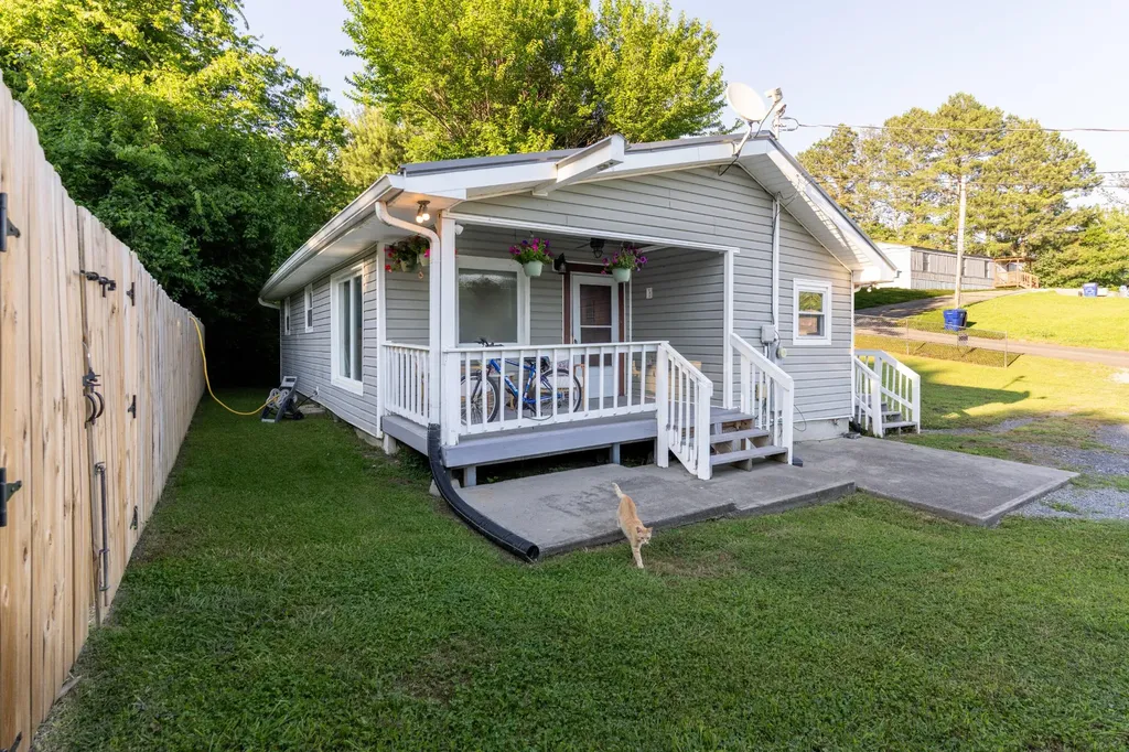 1568 Perry Street, SE Cleveland TN 37311