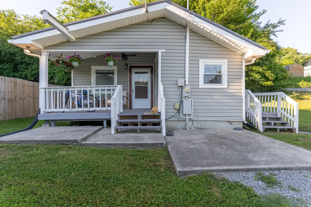 1568 Perry Street, SE Cleveland TN 37311