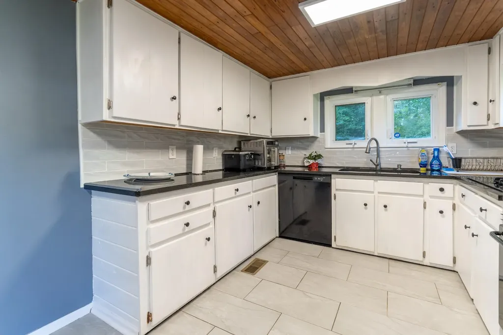 1568 Perry Street, SE Cleveland TN 37311