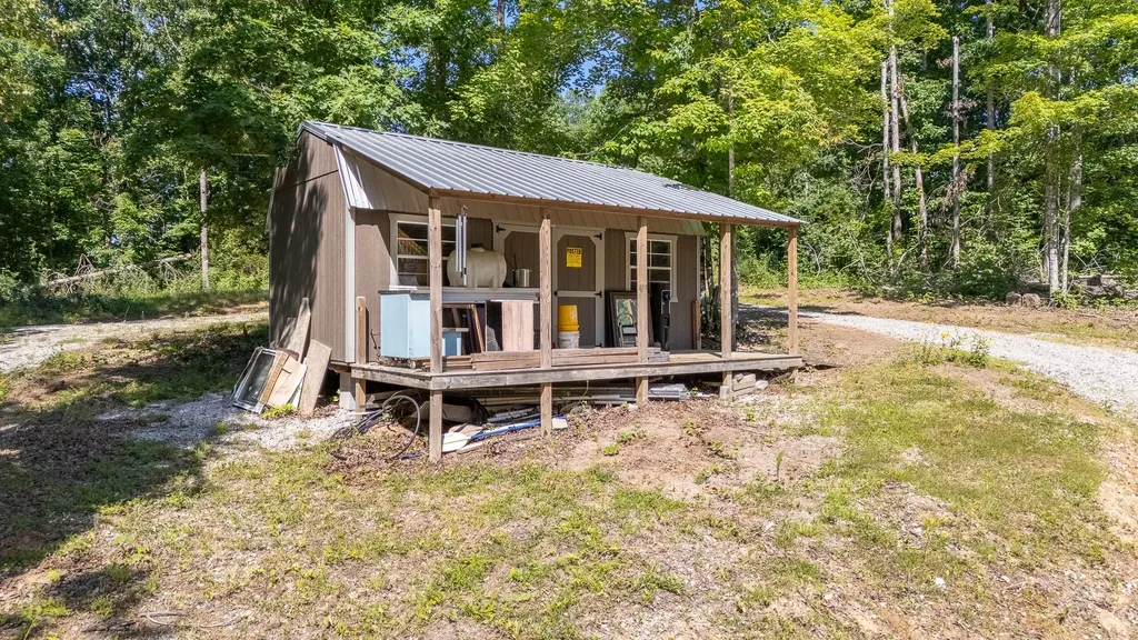 1239 Cherokee Road Waynesboro TN 38485