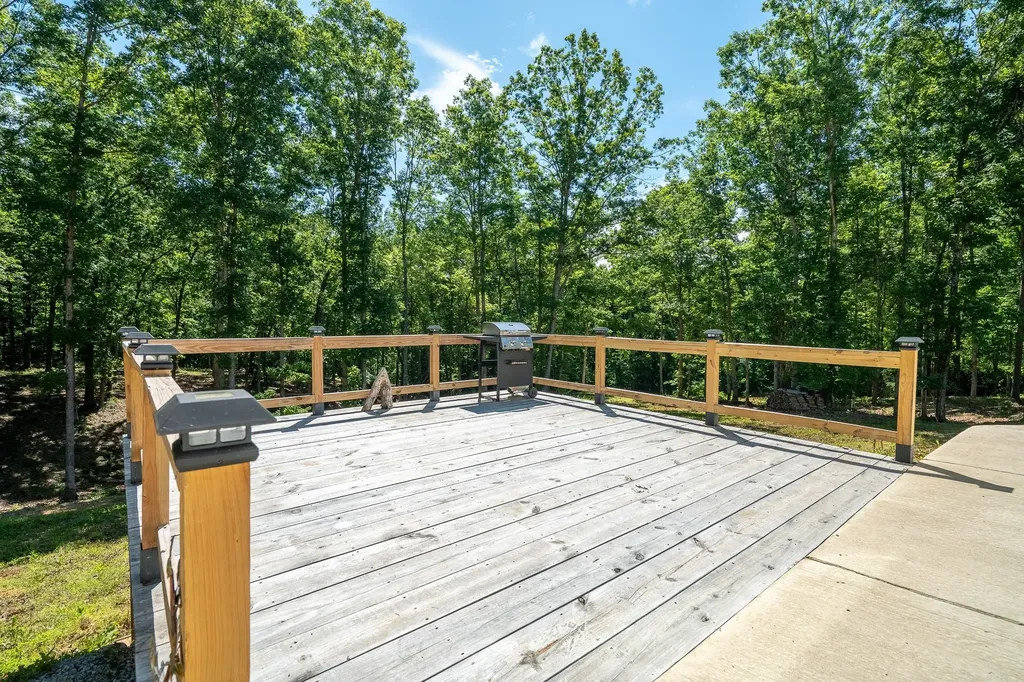 1239 Cherokee Road Waynesboro TN 38485