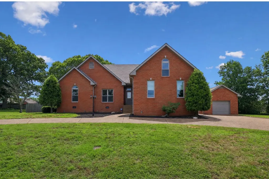 213 Fox Hunt Lane Lebanon TN 37087