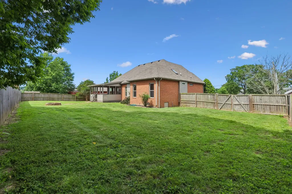 213 Fox Hunt Lane Lebanon TN 37087