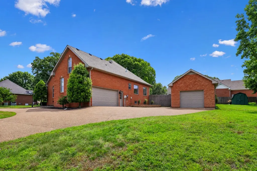 213 Fox Hunt Lane Lebanon TN 37087