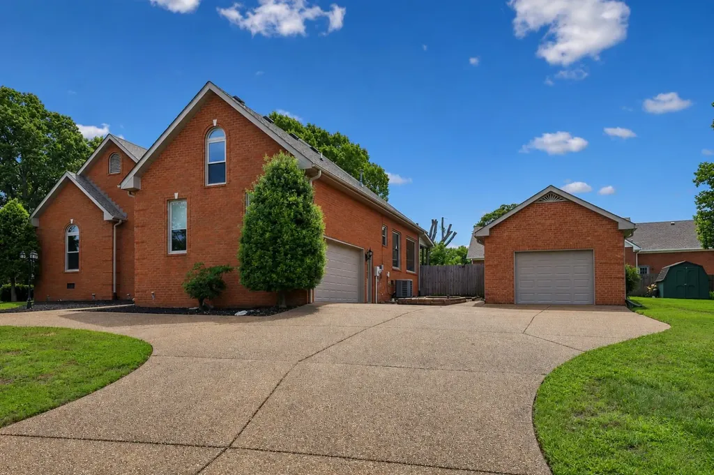 213 Fox Hunt Lane Lebanon TN 37087