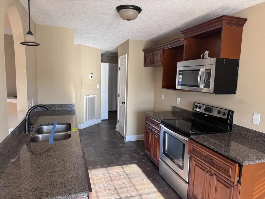 1586 Cobra Lane Clarksville TN 37042