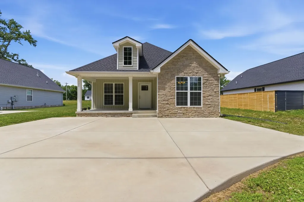 120 Mazie Drive Lafayette TN 37083