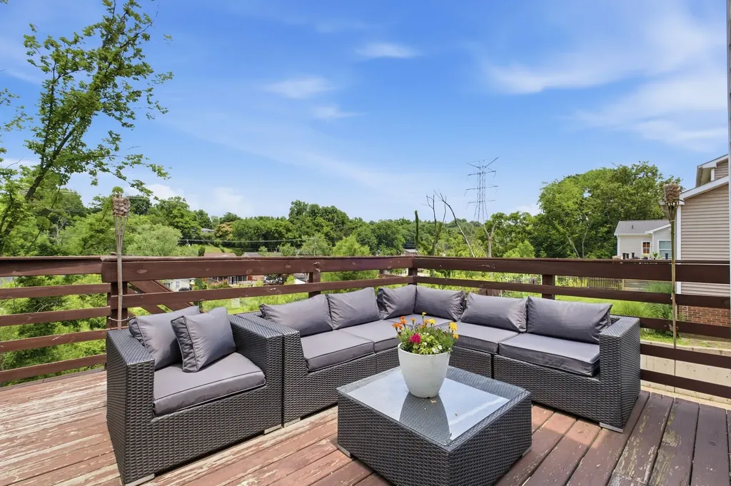 5424 Village Way Nashville TN 37211
