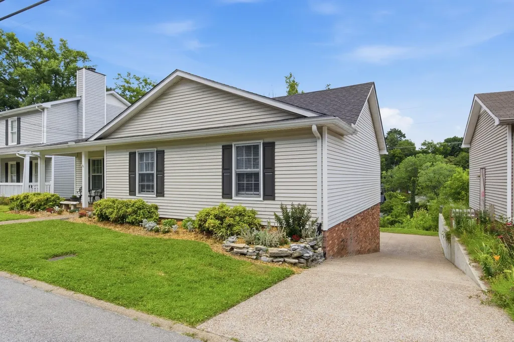 5424 Village Way Nashville TN 37211