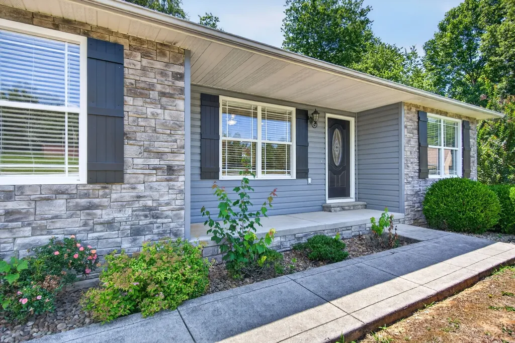 197 Rustling Oaks Drive Sparta TN 38583