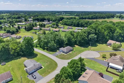 197 Rustling Oaks Drive Sparta TN 38583
