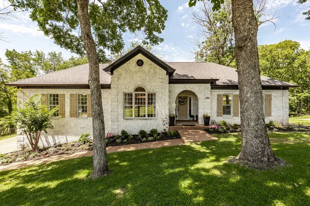 908 E Cynthia Trail Goodlettsville TN 37072