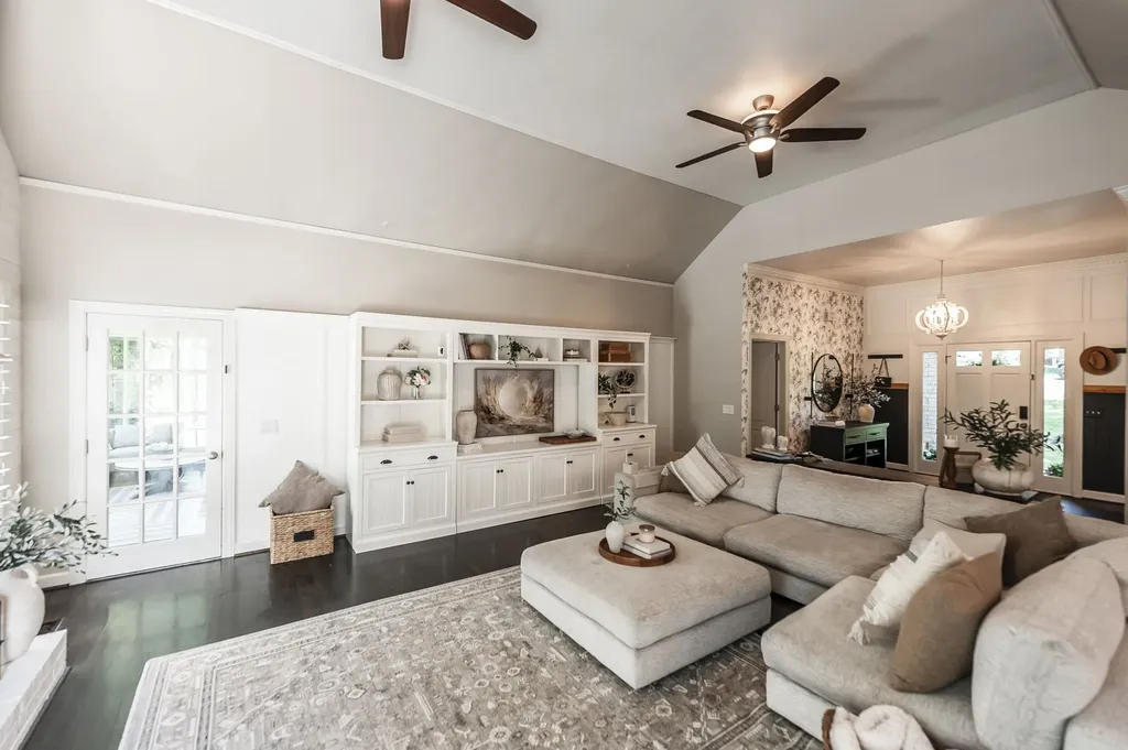 908 E Cynthia Trail Goodlettsville TN 37072