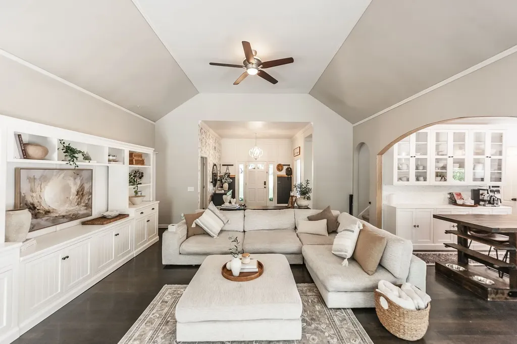 908 E Cynthia Trail Goodlettsville TN 37072