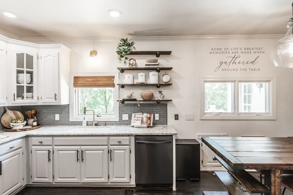 908 E Cynthia Trail Goodlettsville TN 37072