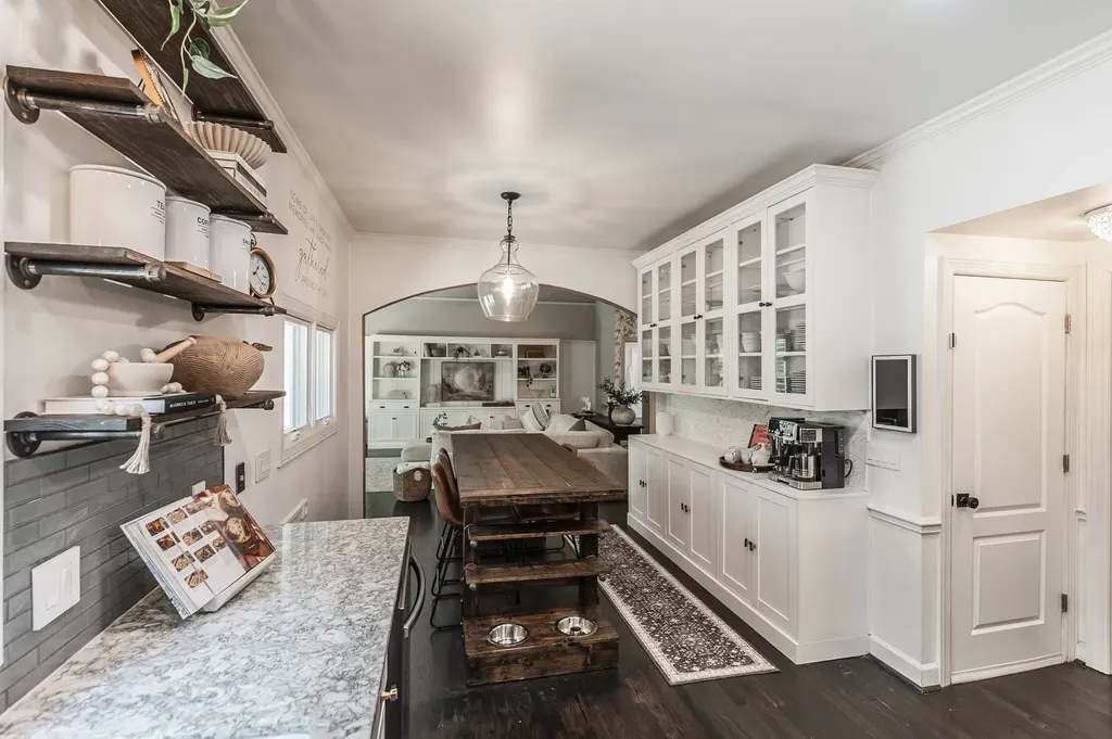 908 E Cynthia Trail Goodlettsville TN 37072