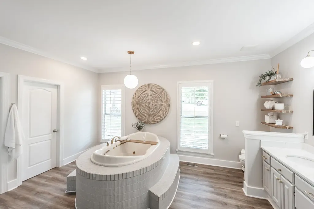 908 E Cynthia Trail Goodlettsville TN 37072