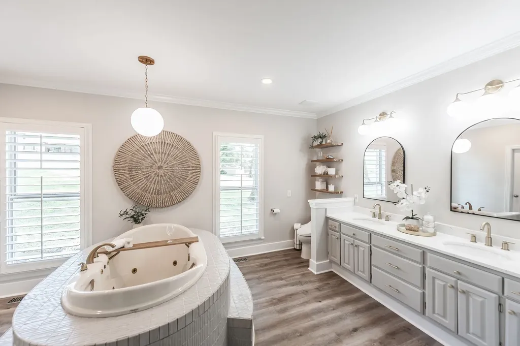 908 E Cynthia Trail Goodlettsville TN 37072