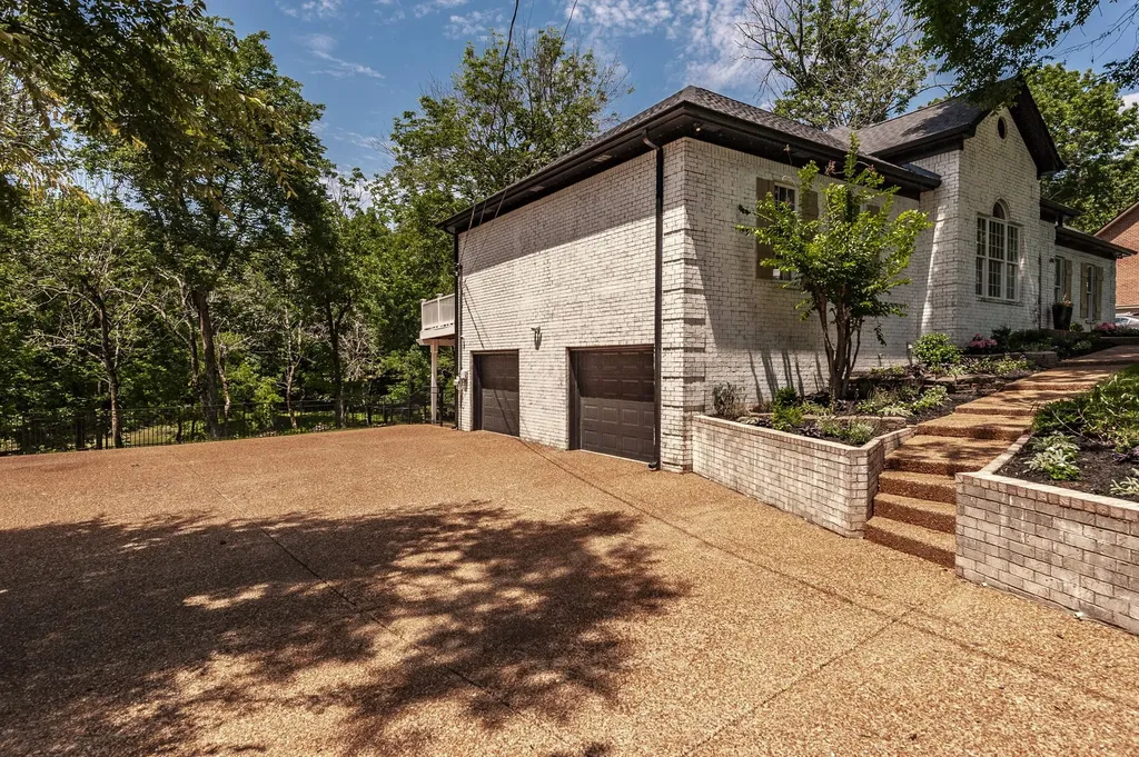 908 E Cynthia Trail Goodlettsville TN 37072