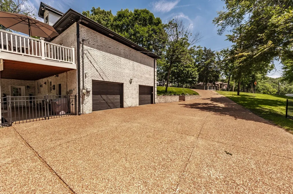 908 E Cynthia Trail Goodlettsville TN 37072