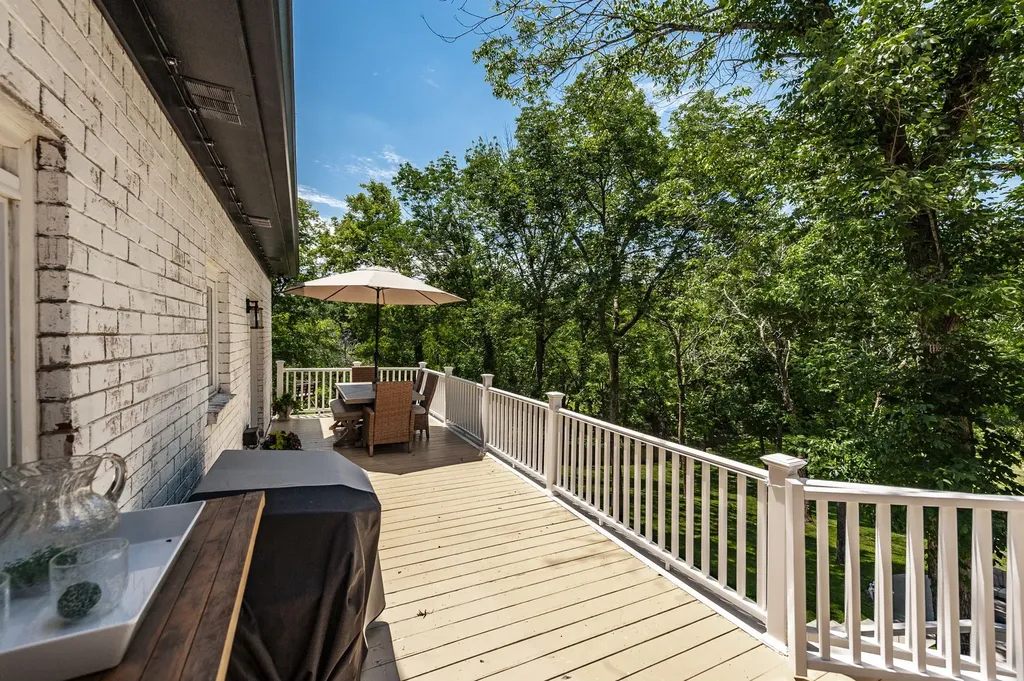 908 E Cynthia Trail Goodlettsville TN 37072