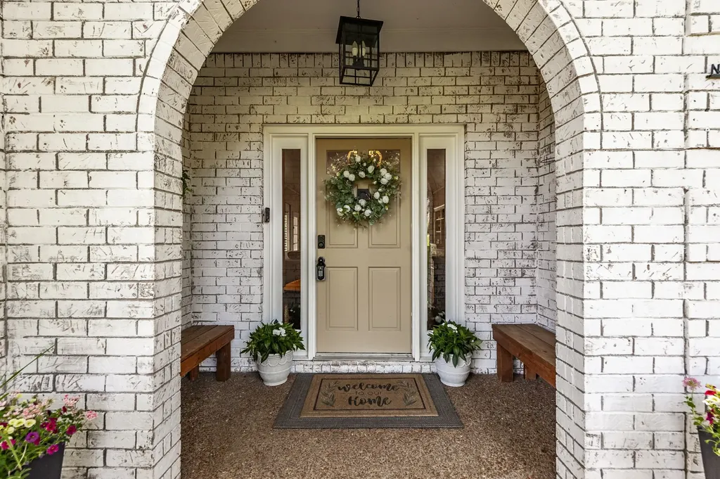 908 E Cynthia Trail Goodlettsville TN 37072