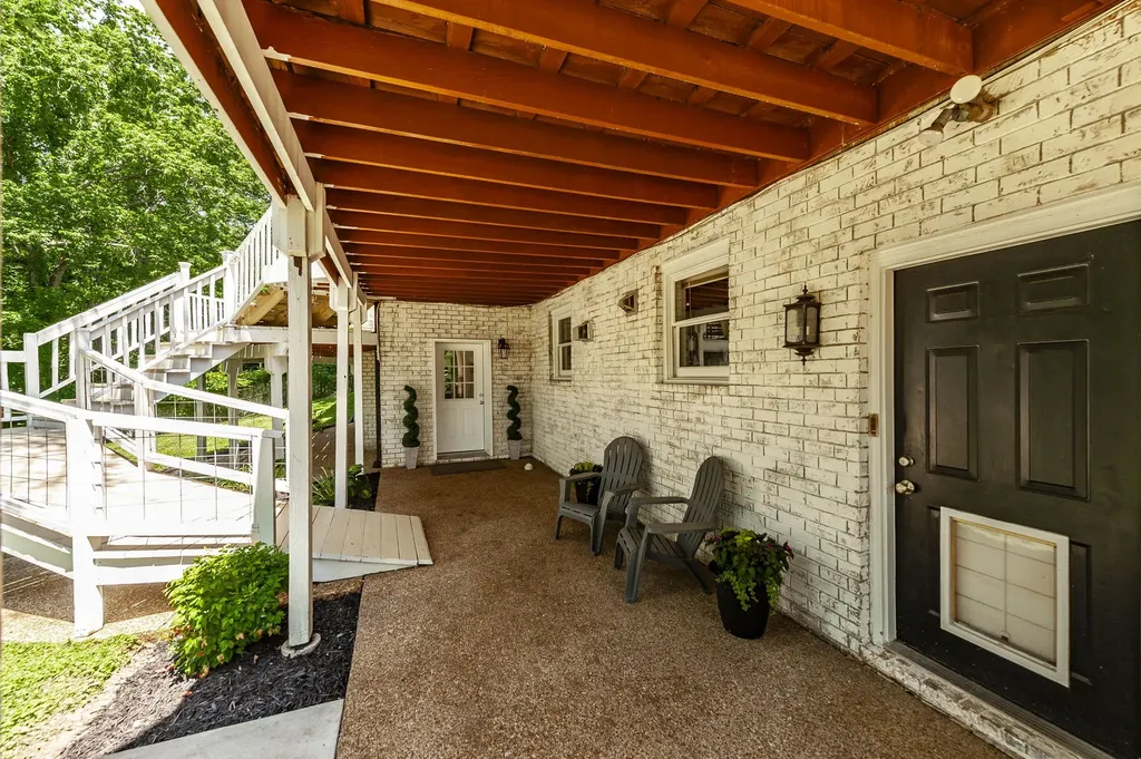 908 E Cynthia Trail Goodlettsville TN 37072