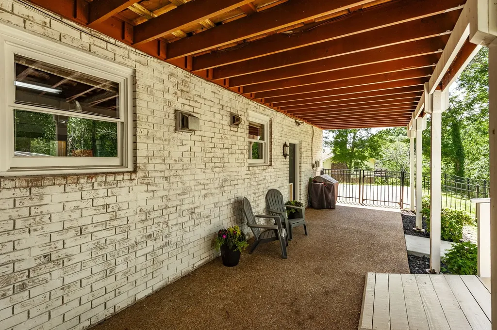 908 E Cynthia Trail Goodlettsville TN 37072