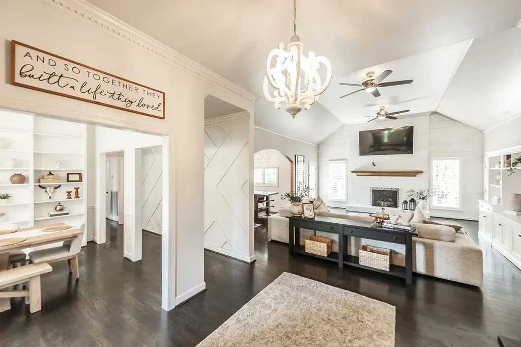 908 E Cynthia Trail Goodlettsville TN 37072
