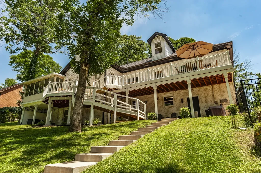 908 E Cynthia Trail Goodlettsville TN 37072